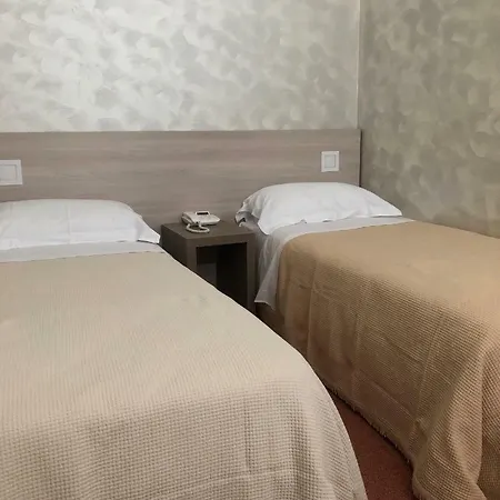 فندق Italia دورميلّيتّو